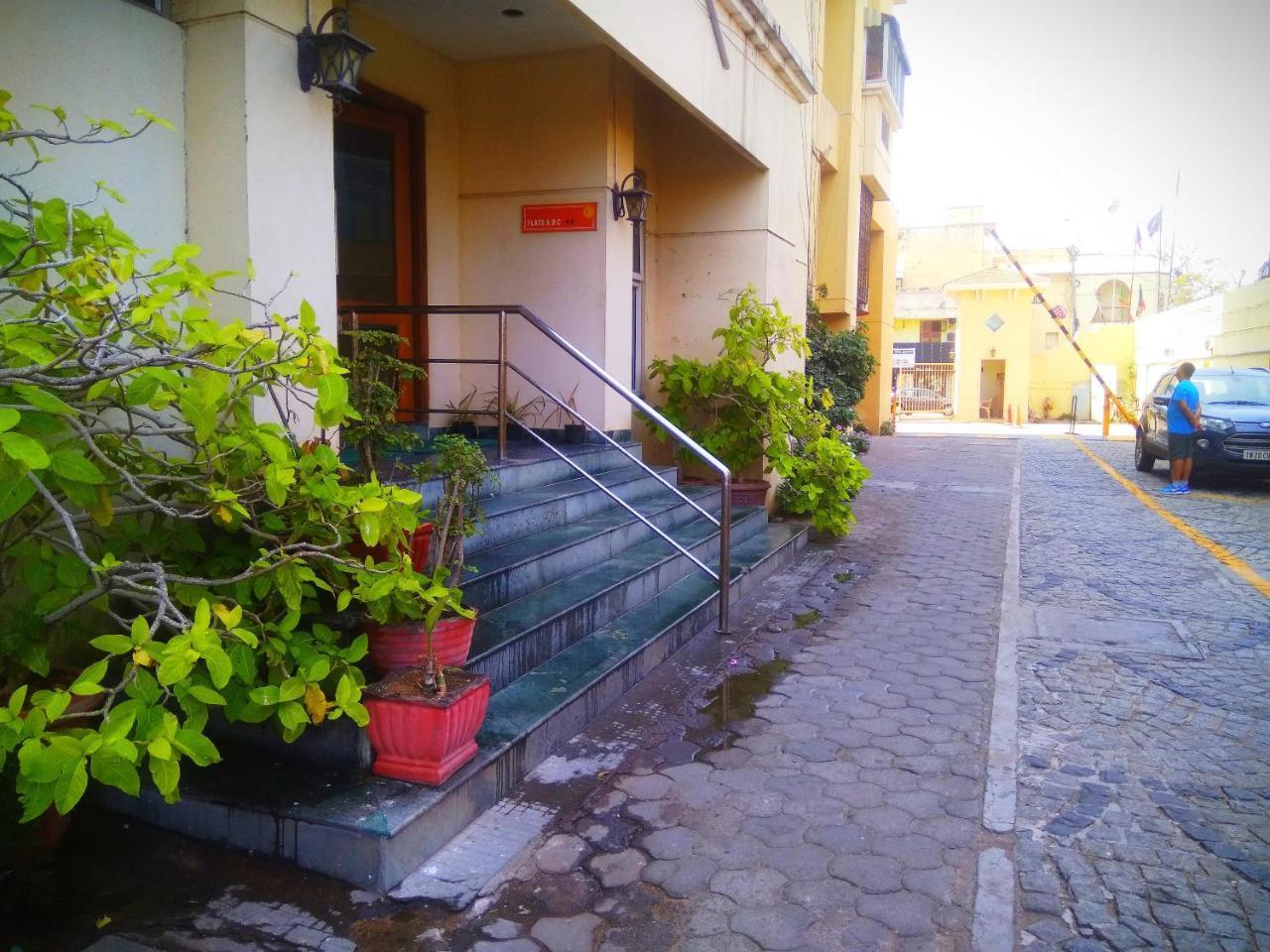 Beach Penthouse, Chennai Bed & Breakfast ภายนอก รูปภาพ